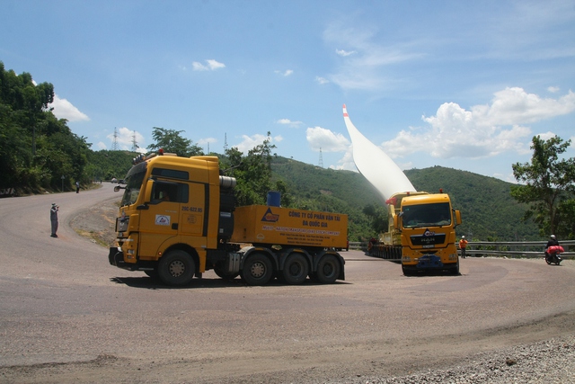 Rà soát tải trọng, khổ cầu đường và cấp giấy lưu hành phương tiện - Ảnh 3.