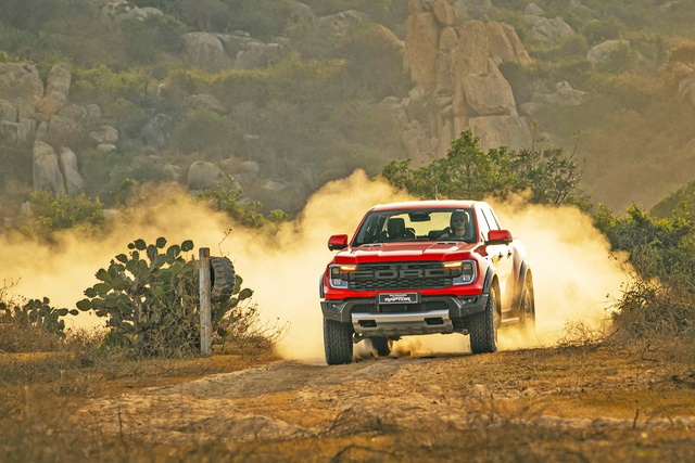 Biến thể bán tải hiệu suất cao Ford Ranger Raptor 2023.