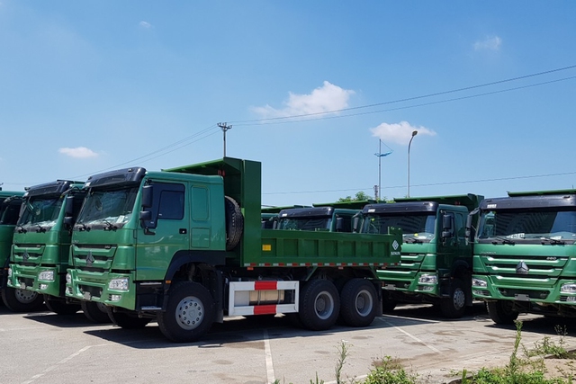 Các loại ô tô nhập khẩu Howo từ Trung Quốc.