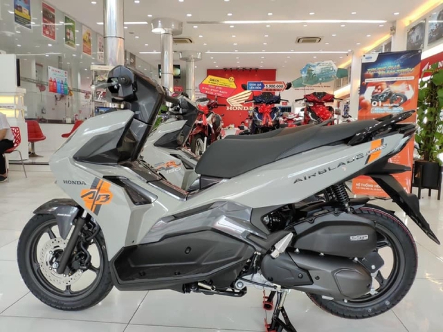 Loạt xe tay ga bình dân dành nam của Honda có giá bán dưới giá đề xuất - Ảnh 4.