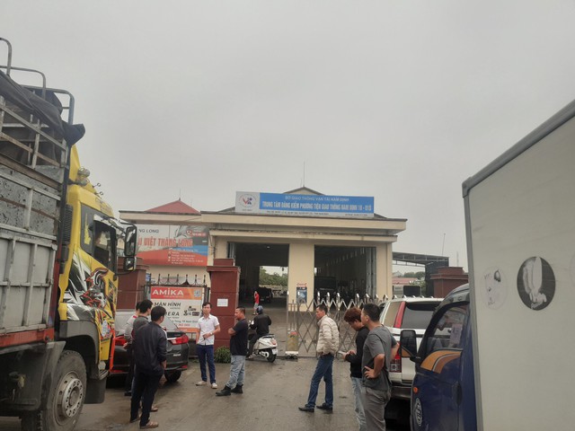 Chấn chỉnh trung tâm đăng kiểm sau phản ánh của Tạp chí GTVT - Ảnh 1. Chấn chỉnh trung tâm đăng kiểm sau phản ánh của Tạp chí GTVT - Ảnh 1.