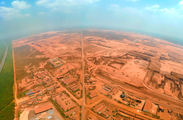 Thủ tướng lập tổ công tác tháo gỡ vướng mắc, thúc tiến độ Dự án sân bay Long Thành

 - Ảnh 1.