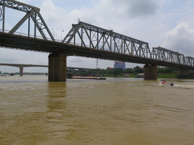 Nhiều vị trí luồng đường thủy trên sông Lô phức tạp, tàu thuyền cần lưu ý - Ảnh 1.