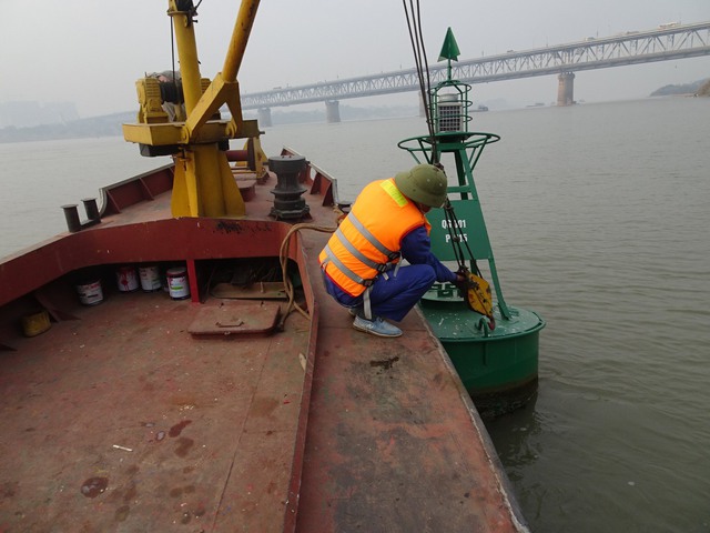 Hướng dẫn phương tiện thủy lưu thông an toàn trên sông Hồng, Đuống - Ảnh 2.