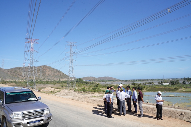 2 cao tốc khai thác vào dịp 30/4 vẫn đang vướng mặt bằng - Ảnh 1.