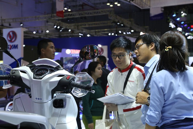 Thế giới xe tuần qua: Giá Honda Vision giảm mạnh, xe điện VinFast VF 5 plus đầu tiên đến tay khách hàng - Ảnh 1.