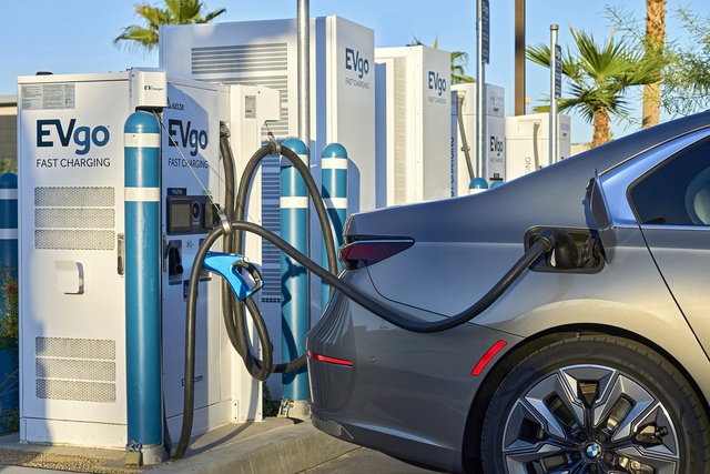 Xe sang thuần điện BMW i7 chính thức ra mắt khách Việt - Ảnh 4.