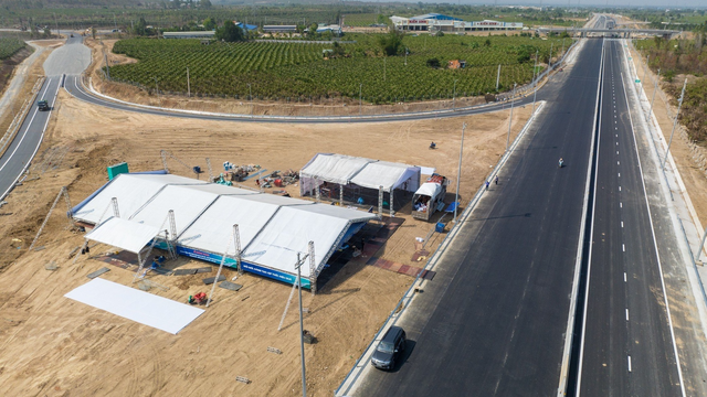 Bộ GTVT đề nghị 2 tỉnh phối hợp hướng dẫn, điều tiết cao tốc Phan Thiết - Dầu Giây - Ảnh 1.