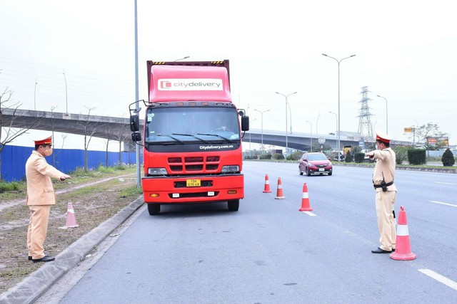Hải Phòng phổ biến pháp luật giao thông cho đội ngũ lái xe đầu kéo kéo sơ mi - rơ móoc - Ảnh 1.