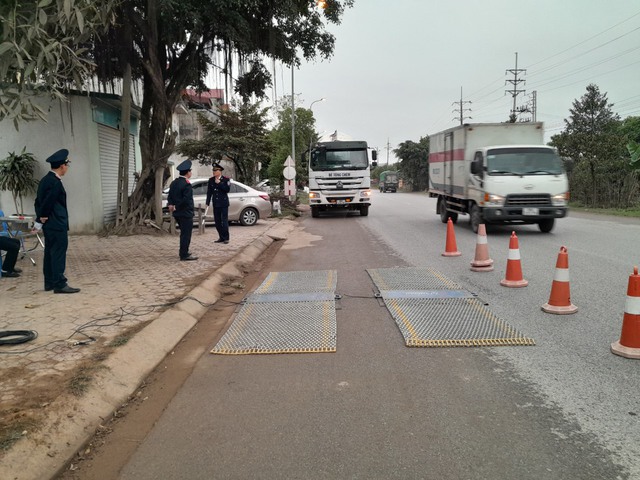 Hải Phòng phổ biến pháp luật giao thông cho đội ngũ lái xe đầu kéo kéo sơ mi - rơ móoc - Ảnh 2.