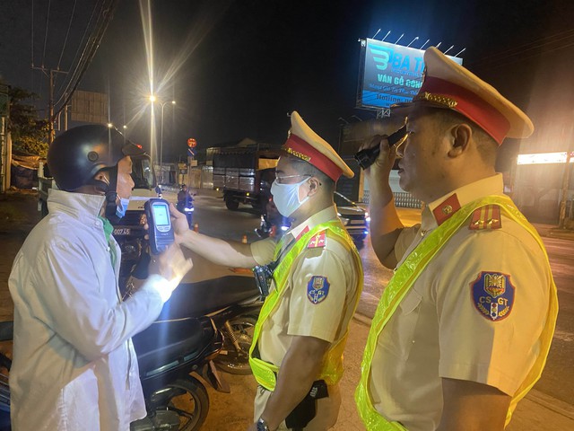 TP.HCM: CSGT xử phạt 25.260 trường hợp vi phạm nồng độ cồn - Ảnh 1.