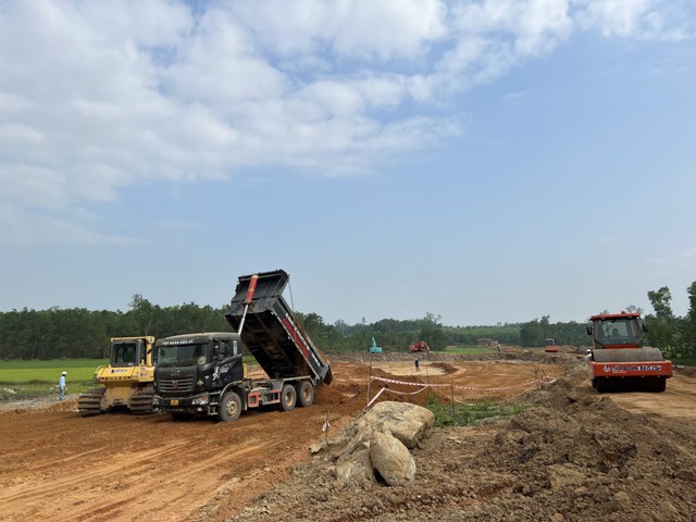 Khẩn trương xây dựng khu tái định cư cho người dân bị ảnh hưởng bởi cao tốc Quảng Ngãi - Hoài Nhơn - Ảnh 1.