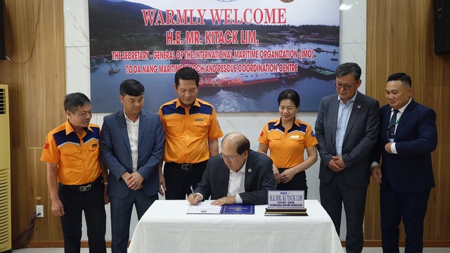 Tổng Thư ký IMO Kitack Lim: "Tôi rất tự hào về những gì lực lượng cứu nạn Việt Nam đang làm"   - Ảnh 4.