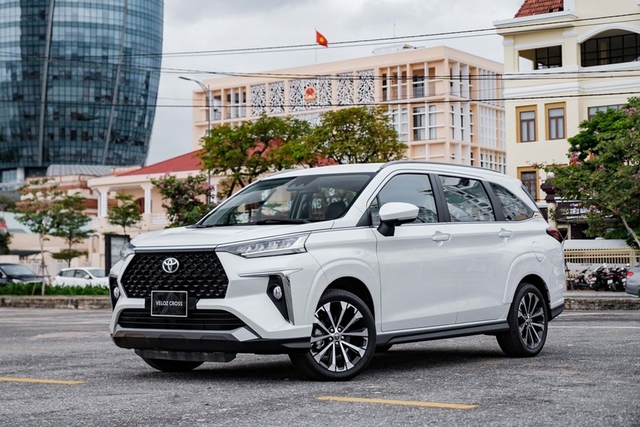 Toyota Veloz Cross ngày càng tỏ ra đuối sức trên đường duda MPV cỡ nhỏ.