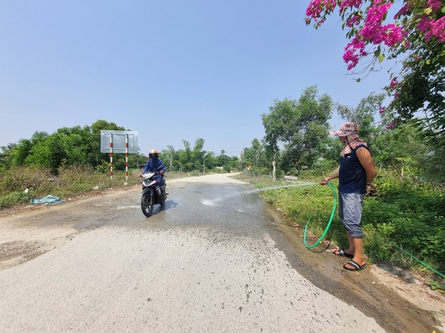 Vướng một hộ dân, tuyến đường chiến lược nối QL1 với đường ven biển có nguy cơ "vỡ" tiến độ - Ảnh 3.