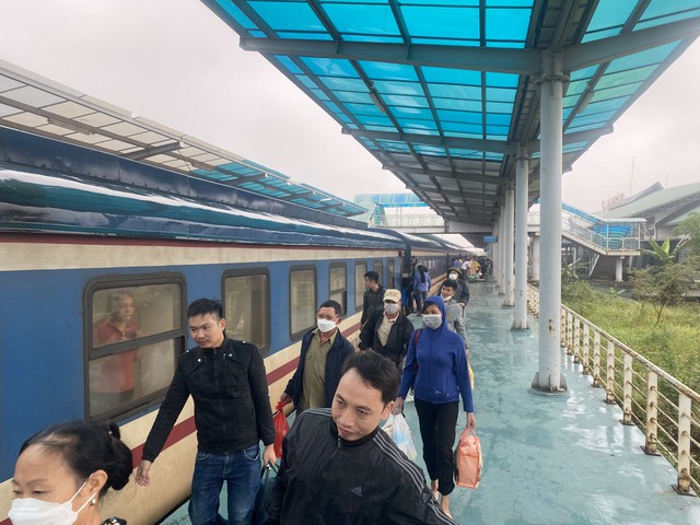 Khách đi tàu hỏa dự Lễ hội Hoa Phượng tại Hải Phòng được giảm 10% giá vé - Ảnh 1. Khách đi tàu hỏa dự Lễ hội Hoa Phượng tại Hải Phòng được giảm 10% giá vé - Ảnh 1.