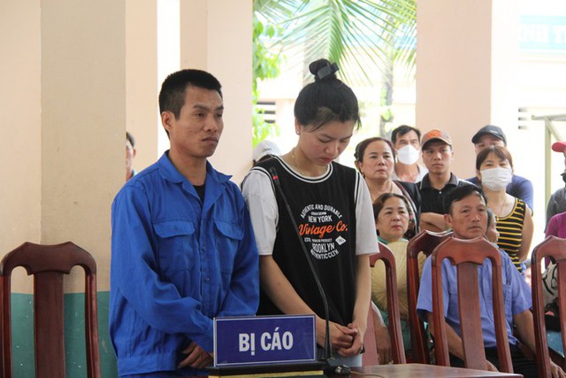 Điều khiển xe máy "làm xiếc" trên đèo Hải Vân, hai vợ chồng lãnh án tù - Ảnh 1. Điều khiển xe máy "làm xiếc" trên đèo Hải Vân, hai vợ chồng lãnh án tù - Ảnh 1.