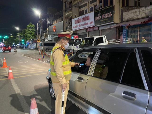 Giám đốc Công an Bắc Giang chỉ đạo “không có vùng cấm" trong xử lý vi phạm về TTATGT - Ảnh 1. Giám đốc Công an Bắc Giang chỉ đạo “không có vùng cấm" trong xử lý vi phạm về TTATGT - Ảnh 1.