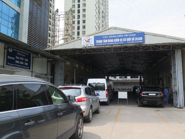 Gần 100 người vừa trúng tuyển đăng kiểm, bù đắp thiếu hụt đăng kiểm viên - Ảnh 1.