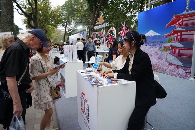 Cơ hội "săn" vé máy bay đến các điểm du lịch biển chỉ 30.000đồng, quốc tế khứ hồi chỉ 30USD

 - Ảnh 1.