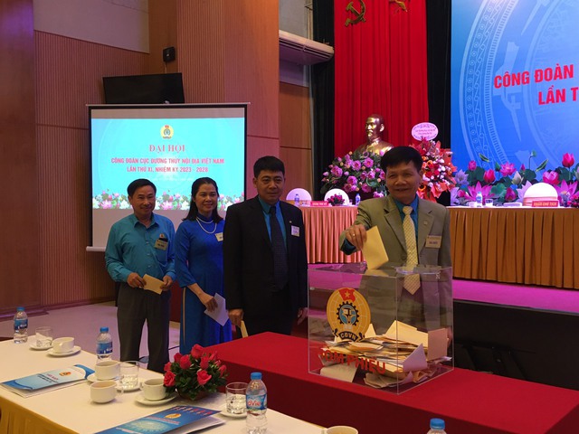  Công đoàn cần lấy cơ sở là trọng tâm cho sự phát triển  - Ảnh 3.