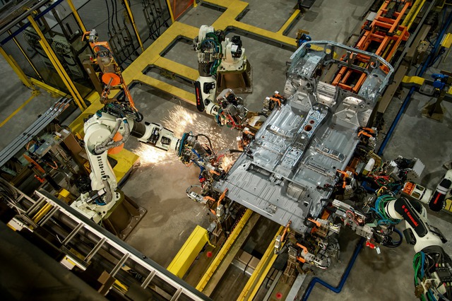 Dây chuyển lắp ráp xe bán tải Ford Ranger tại tỉnh Hải Dương. Thế giới xe tuần qua