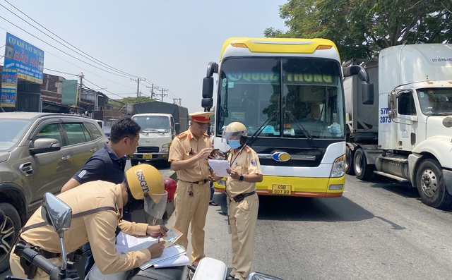 TP.HCM đề xuất cấm xe khách giường nằm vào nội thành 24/24 giờ - Ảnh 1.