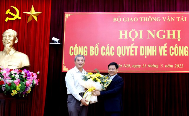 Ông Lê Đỗ Mười được bổ nhiệm làm Cục trưởng Cục Hàng hải VN

 - Ảnh 2.