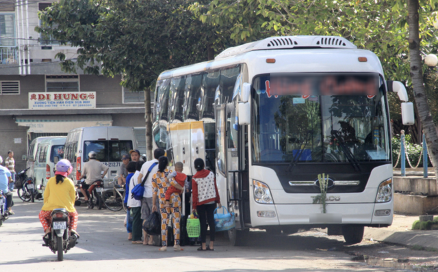 Đề xuất cấm xe khách giường nằm vào nội đô TP.HCM: Doanh nghiệp vận tải nói gì? - Ảnh 1.