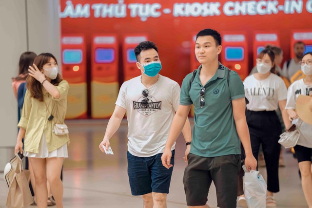 Cận cảnh hơn 422 ngàn lượt khách qua Cảng hàng không Quốc tế Nội Bài trong 5 ngày nghỉ lễ

 - Ảnh 4.