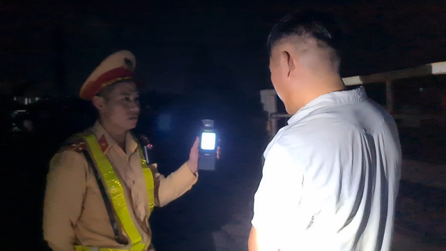 Lục Nam: Xử phạt nhiều trường hợp vi phạm nồng độ cồn ở mức " kịch khung"! - Ảnh 1.