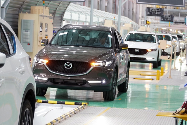 Dây chuyền lắp ráp ô tô Thaco Mazda tại Khu kinh tế mở Chu Lai, Quảng Nam. Dây chuyền lắp ráp ô tô Thaco Mazda tại Khu kinh tế mở Chu Lai, Quảng Nam. ô tô lắp ráp