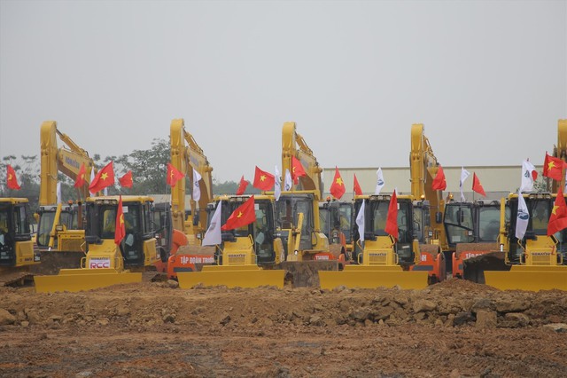 Phương tiện thi công cao tốc Vạn Ninh - Cam Lộ