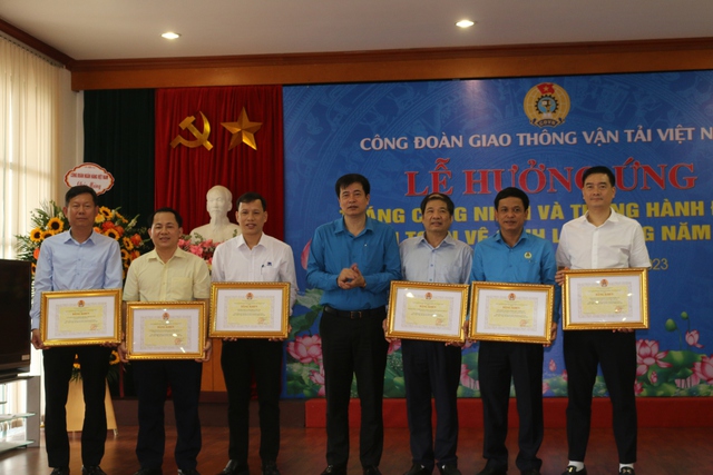 Phát động hưởng ứng Tháng công nhân, Tháng hành động về An toàn, vệ sinh lao động năm 2023
- Ảnh 4. Phát động hưởng ứng Tháng công nhân, Tháng hành động về An toàn, vệ sinh lao động năm 2023
- Ảnh 4.