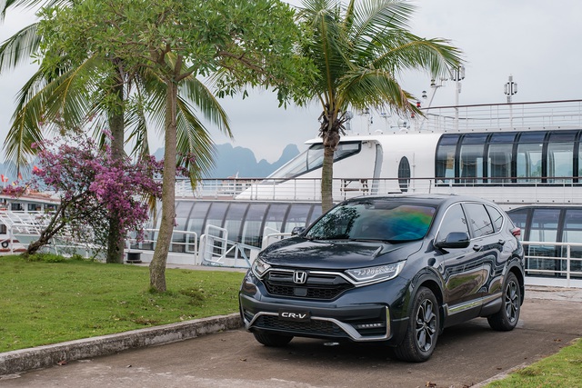 Phiên bản Honda CR-V hiện tại sở hữu nhiều cải tiến đột phá về công nghệ, đặc biệt là gói công nghệ hỗ trợ lái xe an toàn tiên tiến Honda Sensing. Phiên bản Honda CR-V hiện tại sở hữu nhiều cải tiến đột phá về công nghệ, đặc biệt là gói công nghệ hỗ trợ lái xe an toàn tiên tiến Honda Sensing.