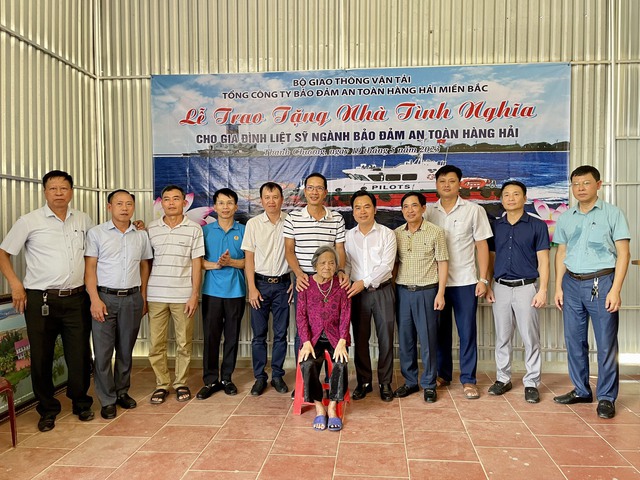 Bảo đảm An toàn hàng hải Bắc Trung Bộ: Nhiều hoạt động đền ơn đáp nghĩa thiết thực - Ảnh 1.