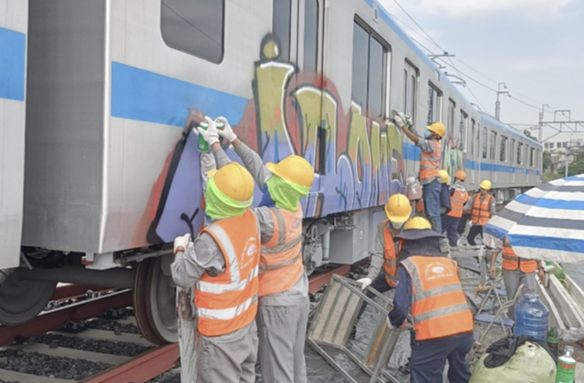 Công an xác định ngươi nước ngoài vẽ bậy lên tàu Metro Bến Thành - Suối Tiên - Ảnh 1.