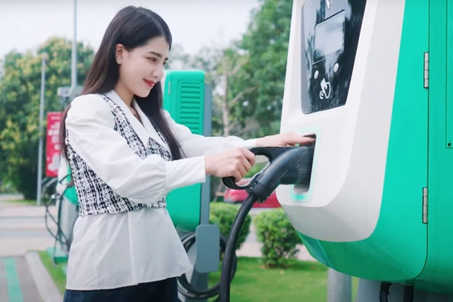 VinFast hiện đã triển khai được hơn 150.000 cổng sạc xe điện trên toàn quốc.