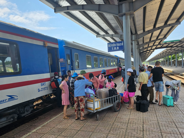 Vé tàu khuyến mại hấp dẫn hè 2023 khi đi tuyến Hà Nội - Hải Phòng - Ảnh 1.