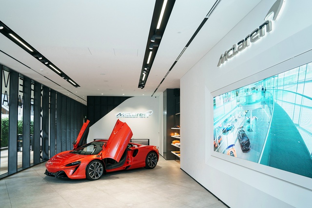 Khách hàng Việt Nam hiện đã có thể đặt mua McLaren Artura 2023với mức giá bán lẻ tiêu chuẩn 14,69 tỷ đồng.