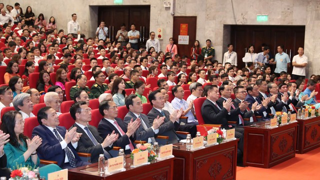 Chủ tịch nước Võ Văn Thưởng cùng các đại biểu dự buổi lễ