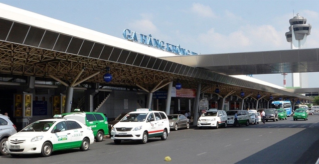 Gian lận giá taxi tại Tân Sơn Nhất: Yêu cầu rà soát các hãng vận tải được nhượng quyền khai thác - Ảnh 1. Gian lận giá taxi tại Tân Sơn Nhất: Yêu cầu rà soát các hãng vận tải được nhượng quyền khai thác - Ảnh 1.