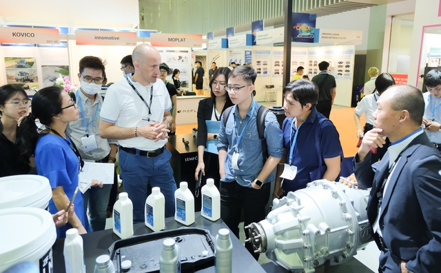 ZF Aftermarket tham dự triển lãm công nghiệp dịch vụ ô tô Automechanika 2023 - Ảnh 2.