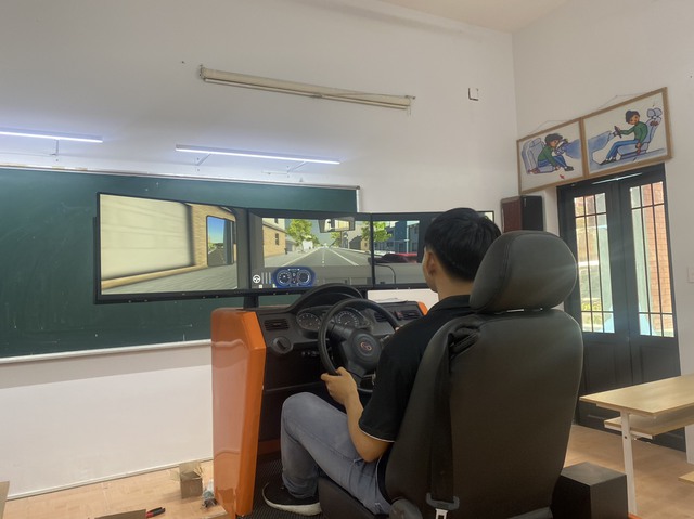 Thiết bị dạy lái xe HC Smart cabin dễ dàng điều khiển như xe thật  - Ảnh 1.