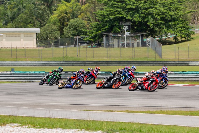 Thế giới xe tuần qua: Ô tô cũ điêu đứng, siêu xe 39 tỷ đồng ra mắt khách Việt - Ảnh 11.