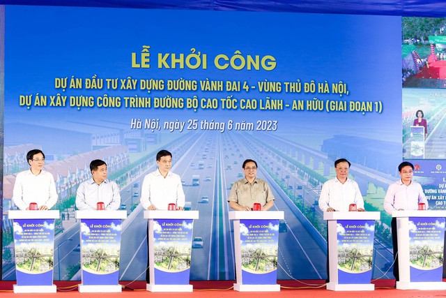 Thủ tướng Phạm Minh Chính: Đường Vành đai 4 tạo không gian phát triển mới cho cả Vùng Thủ đô - Ảnh 3. Thủ tướng Phạm Minh Chính: Đường Vành đai 4 tạo không gian phát triển mới cho cả Vùng Thủ đô - Ảnh 3.
