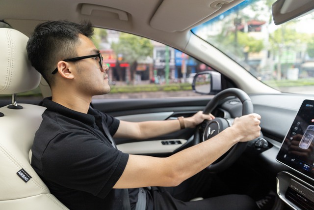 Người dùng đánh giá VinFast VF 8 là mẫu SUV điện hàng đầu dành cho cho gia đình - Ảnh 1.