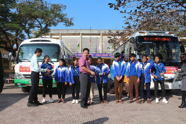 Quảng Bình: Lượng hành khách đi xe khách tăng trên 110% - Ảnh 4. Quảng Bình: Lượng hành khách đi xe khách tăng trên 110% - Ảnh 4.