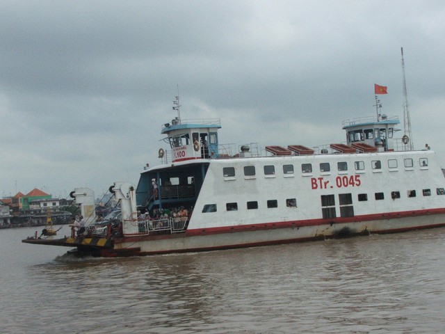 Thí điểm lắp camera và thiết bị GPS trên phà Đình Khao - Ảnh 1.