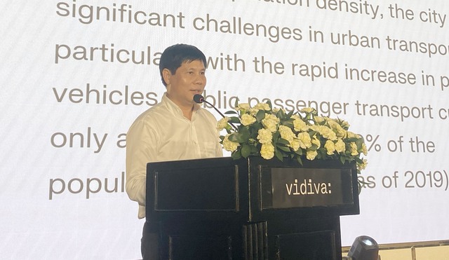 TP.HCM người dân đi xe buýt không cần tiền mặt - Ảnh 2.